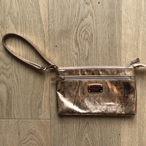 Michael Kors Handbags - Michael Kors wristlet